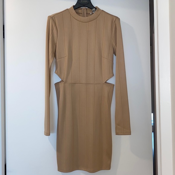 Woman dress - Picture 5 of 6